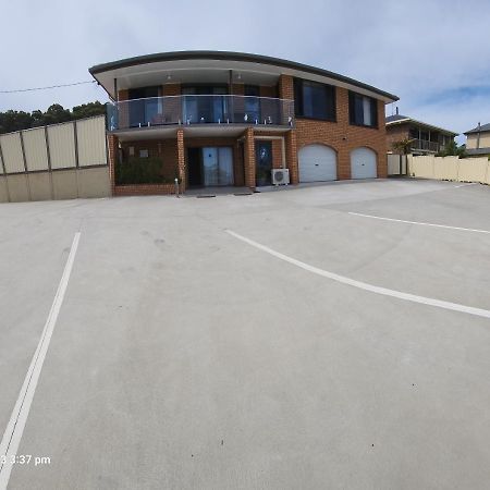 Traplins Accomodation Lakes Entrance Exterior photo