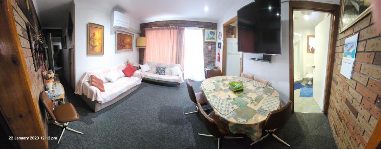 Traplins Accomodation Lakes Entrance Exterior photo