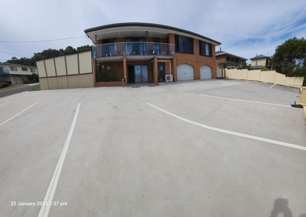Traplins Accomodation Lakes Entrance Exterior photo